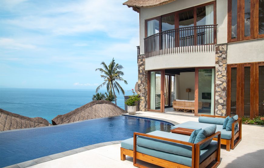 Akasa Grandeur’s Romantic Villa with Sea View and Green Lush Surroundings