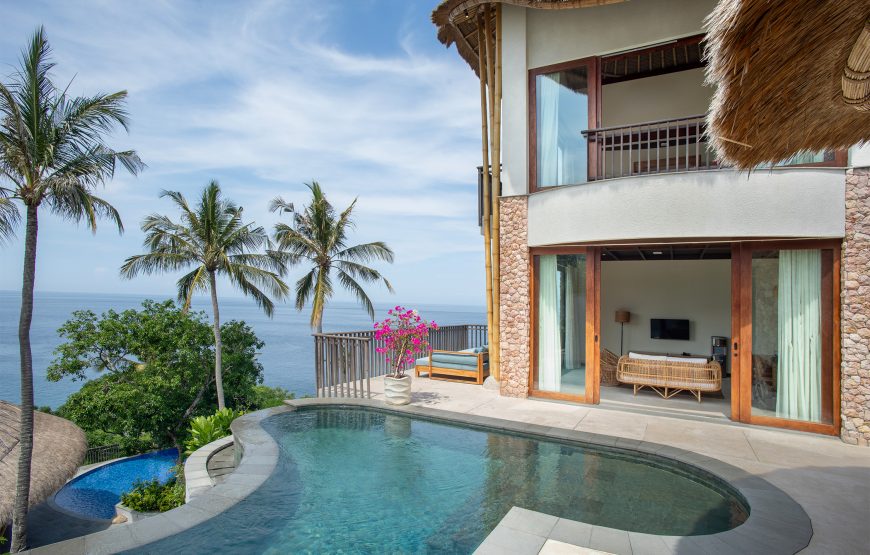 Akasa Grandeur’s Romantic Villa with Sea View and Green Lush Surroundings