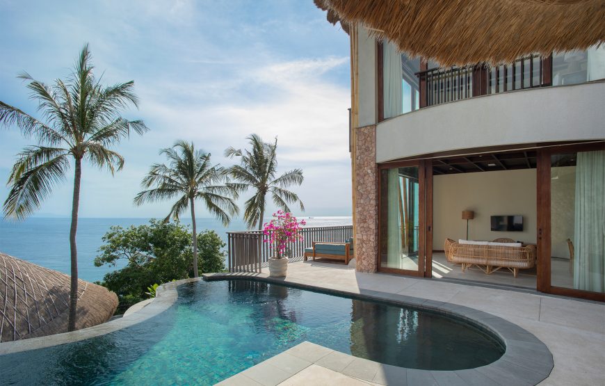 Akasa Grandeur’s Romantic Villa with Sea View and Green Lush Surroundings